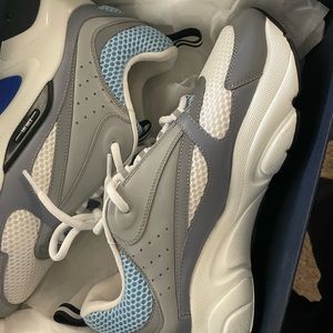 Dior sneakers B22